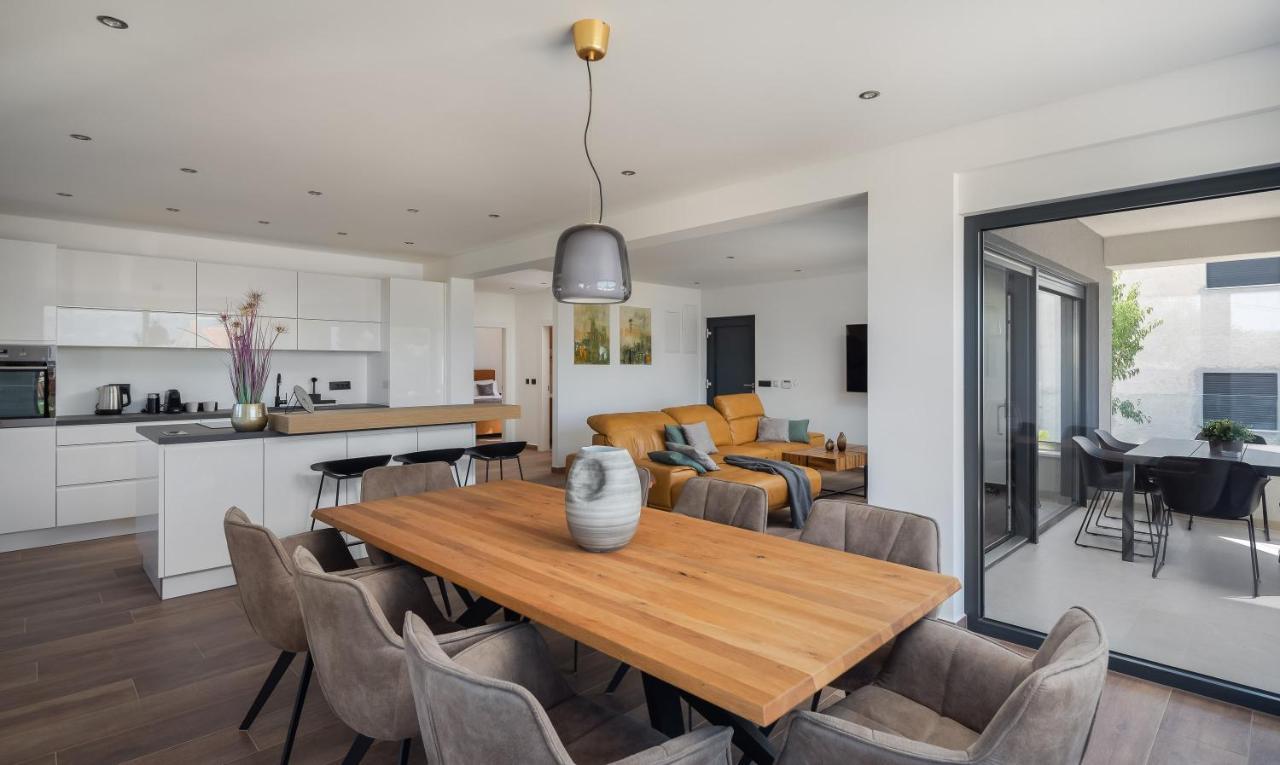 House & Home Slatine Bagian luar foto