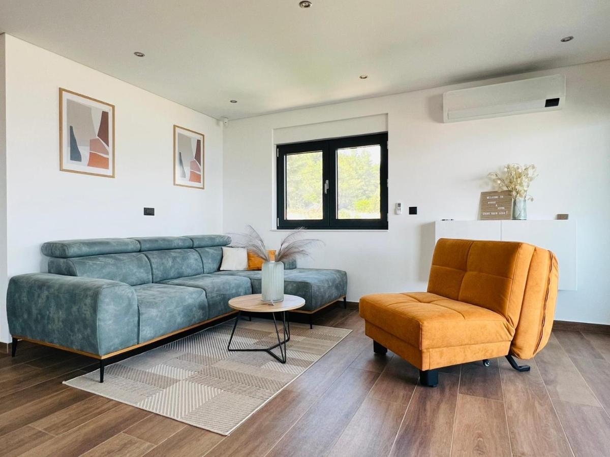 House & Home Slatine Bagian luar foto