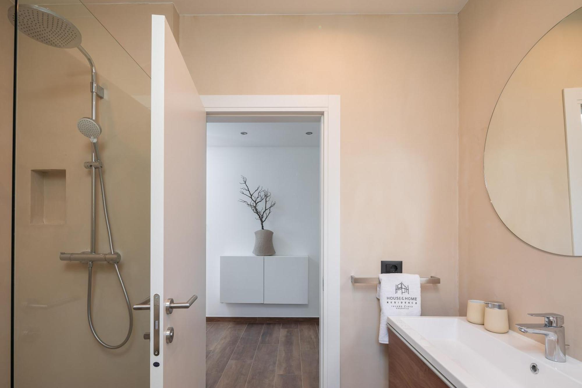 House & Home Slatine Bagian luar foto